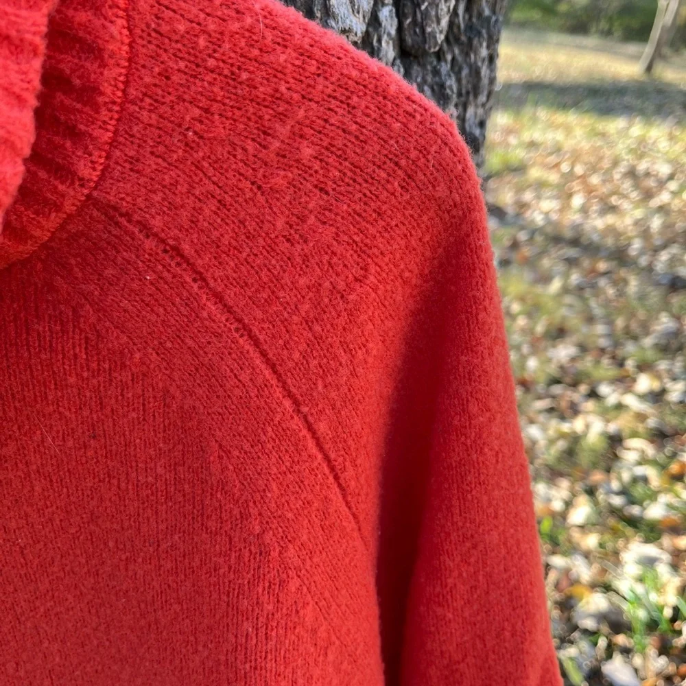 Banana Republic Wool Sweater in size M - Picture 3 of 4